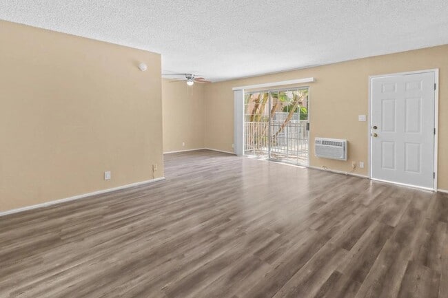 Photo - 14332 Riverside Drive,
