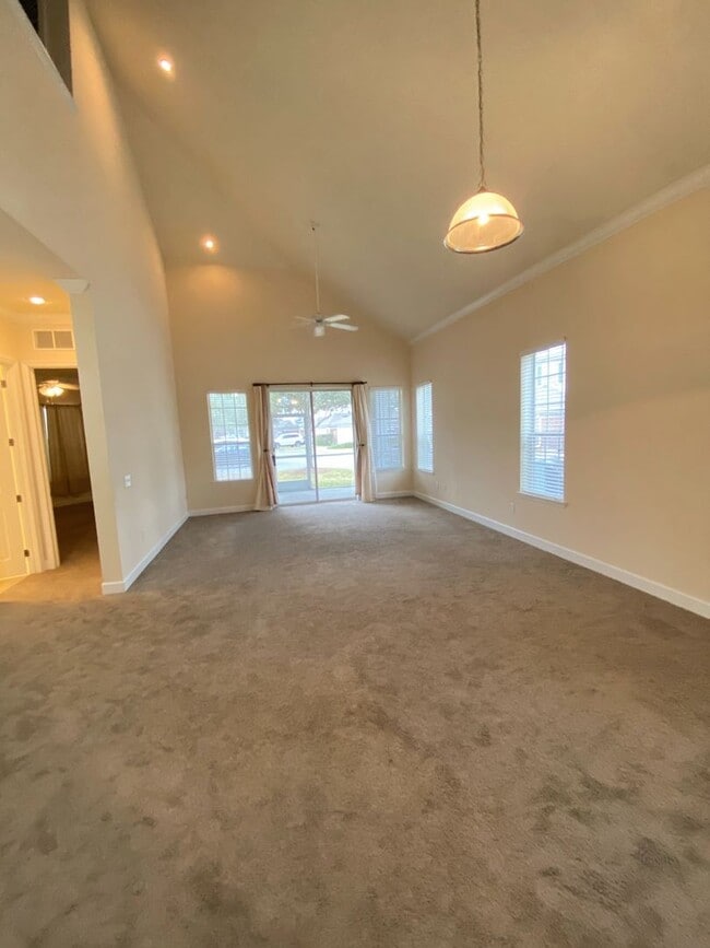 Photo - Spacious 3/3.5 Condo with Garage in Fleming Island