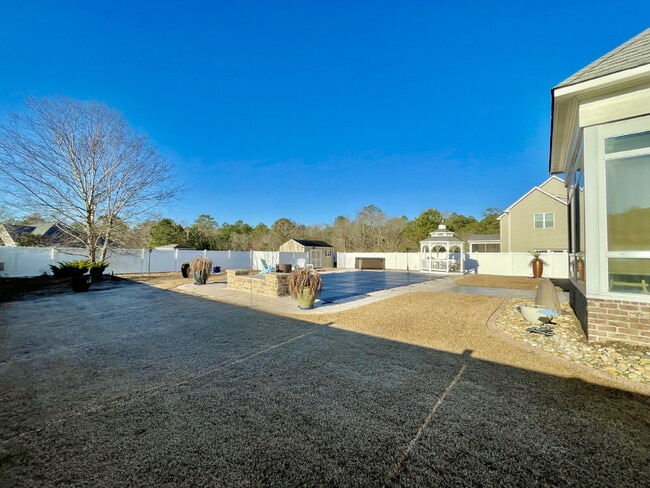 Photo - 4 Bed, 2 Bath Nest With Pool In Mariner's Pointe