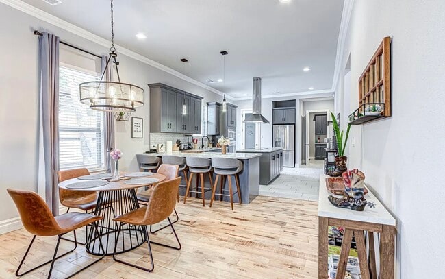 Photo - 621 Centre St