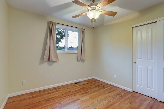 7777 Umatilla St Unidad Private Room