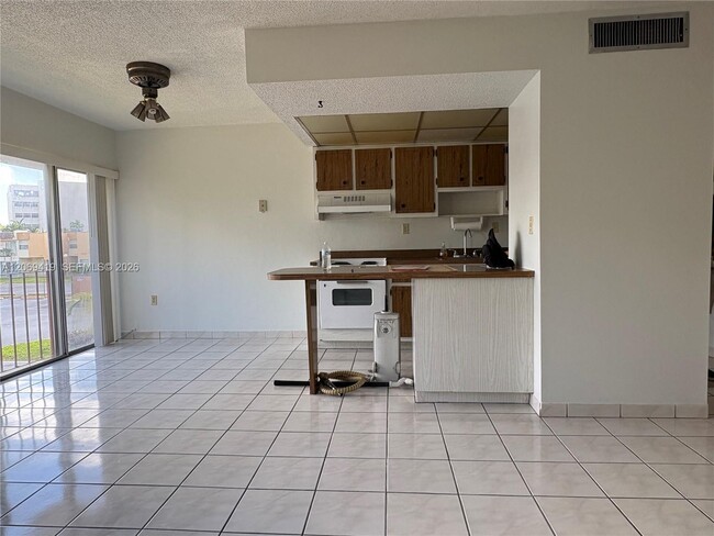 Photo - 9331 SW 4th St Unidad 202B