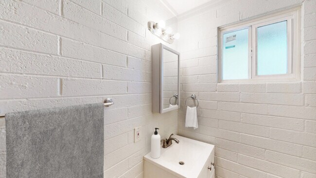 Photo - Seven Palms Apartments