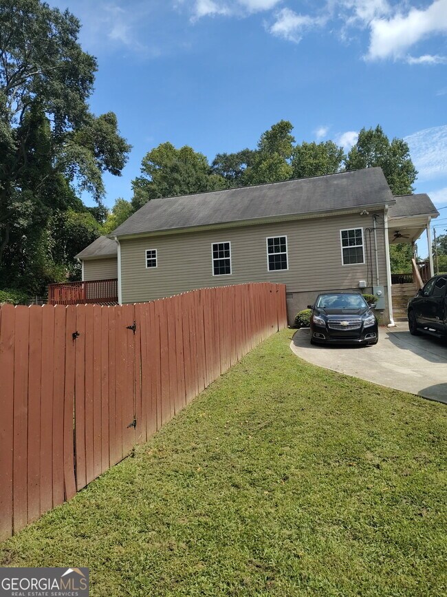 Photo - 8146 Thompson St