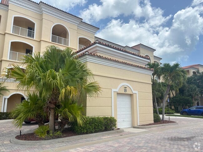 Building Photo - 15 Harbour Isle Dr W Unit 101 Rental
