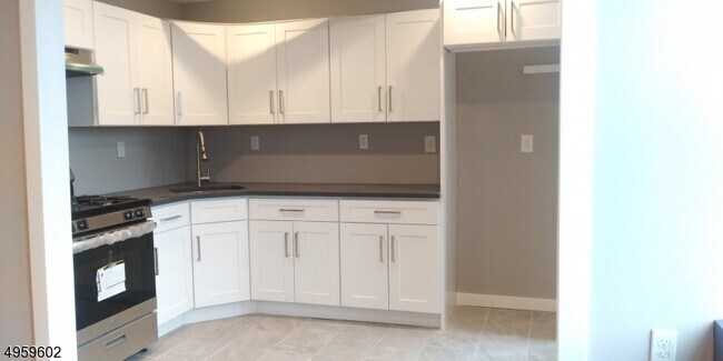 Photo - 293 Hawthorne Ave Unit 3F