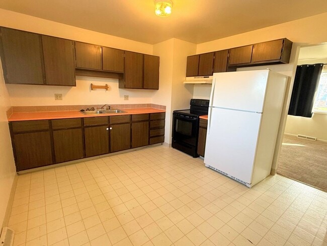 Photo - 3 Bedroom House w/ Garage