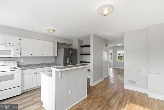 Building Photo - 849 Loalan Ave