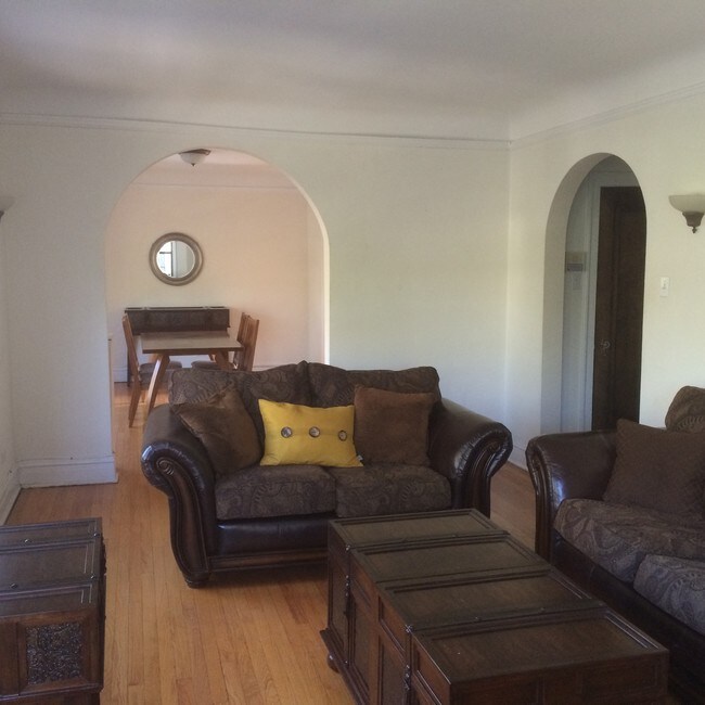 Photo - 4215 N Kedvale Ave Unidad 2