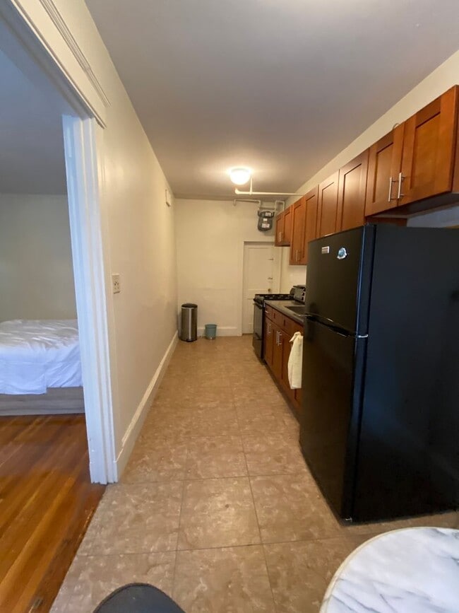 Photo - 7/1 No Fee! Spacious Studio in elevator building, low move in cost!