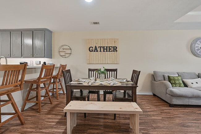 Photo - 2015 Colgate Dr Unit ID1328066P