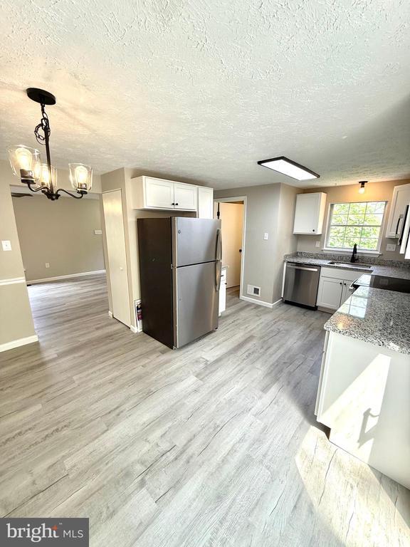 Photo - 4850 Magpie Ln