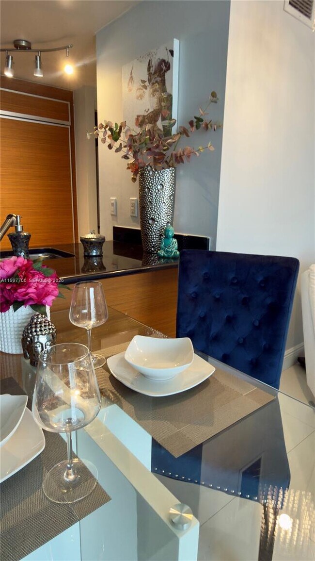 Photo - 50 Biscayne Blvd Unidad 1907