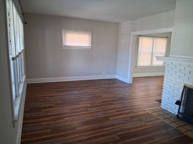 Living Room - 3126 Kensington Rd Unit 2