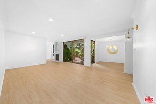 Photo - 406 N Oakhurst Dr