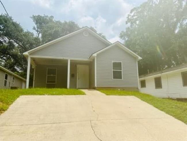 Building Photo - House for Rent