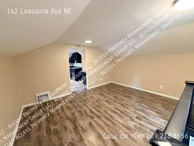 142 Langdon Ave NE