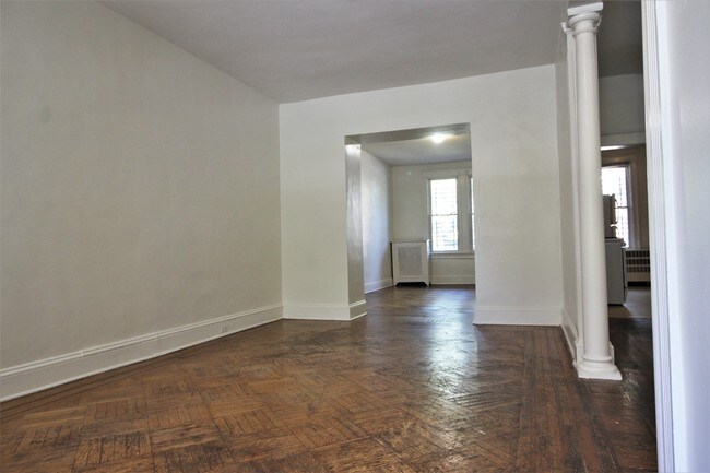 Photo - 328 E 33rd St