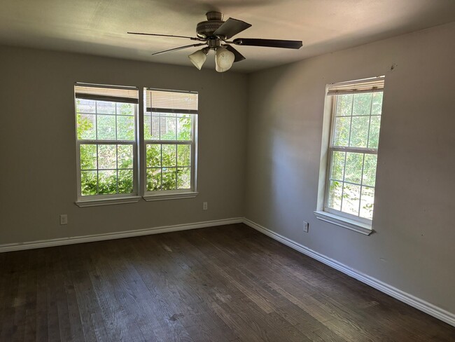 1709 W Elm St
