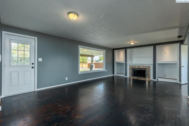 Photo - Comfort and Convenience in the Heart of Ke...