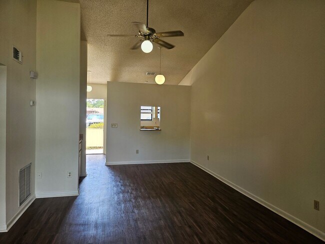 Photo - 2/2 - Jefferson Avenue - Newly updated
