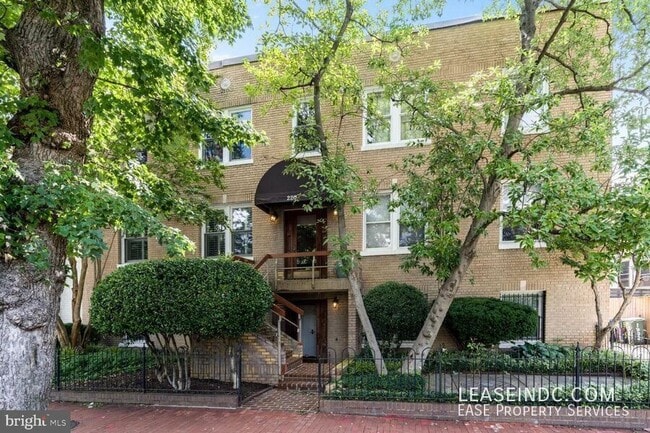 Building Photo - 220 13th St SE Unit #15