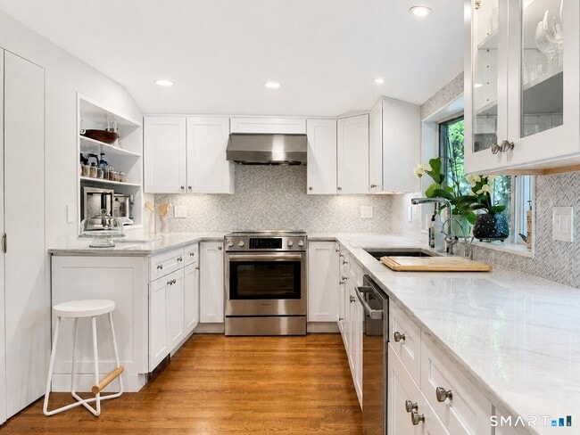 Photo - 124 Rowayton Ave