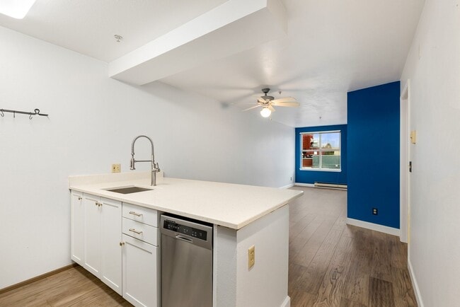 Photo - SLU Top Floor 1 Bedroom Condo with View