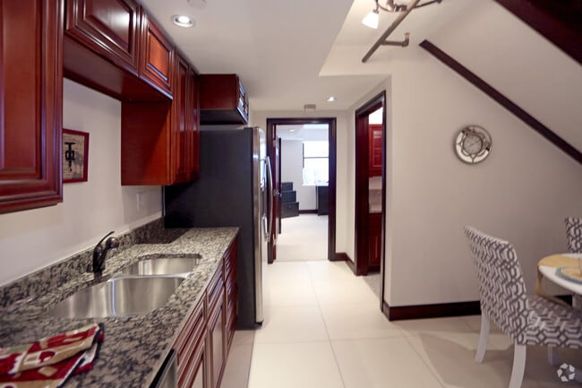 2BR, 2BA - 1349 SF