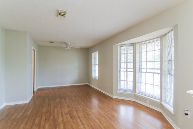 Photo - 200 Montrose Cir