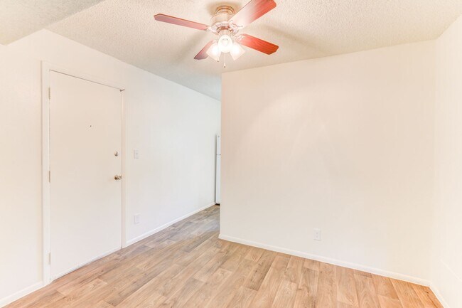 Photo - Creekside At Amherst Apartments