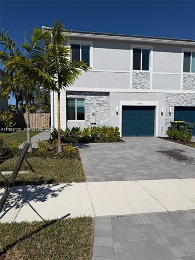 Building Photo - 679 SE 13th St Cir