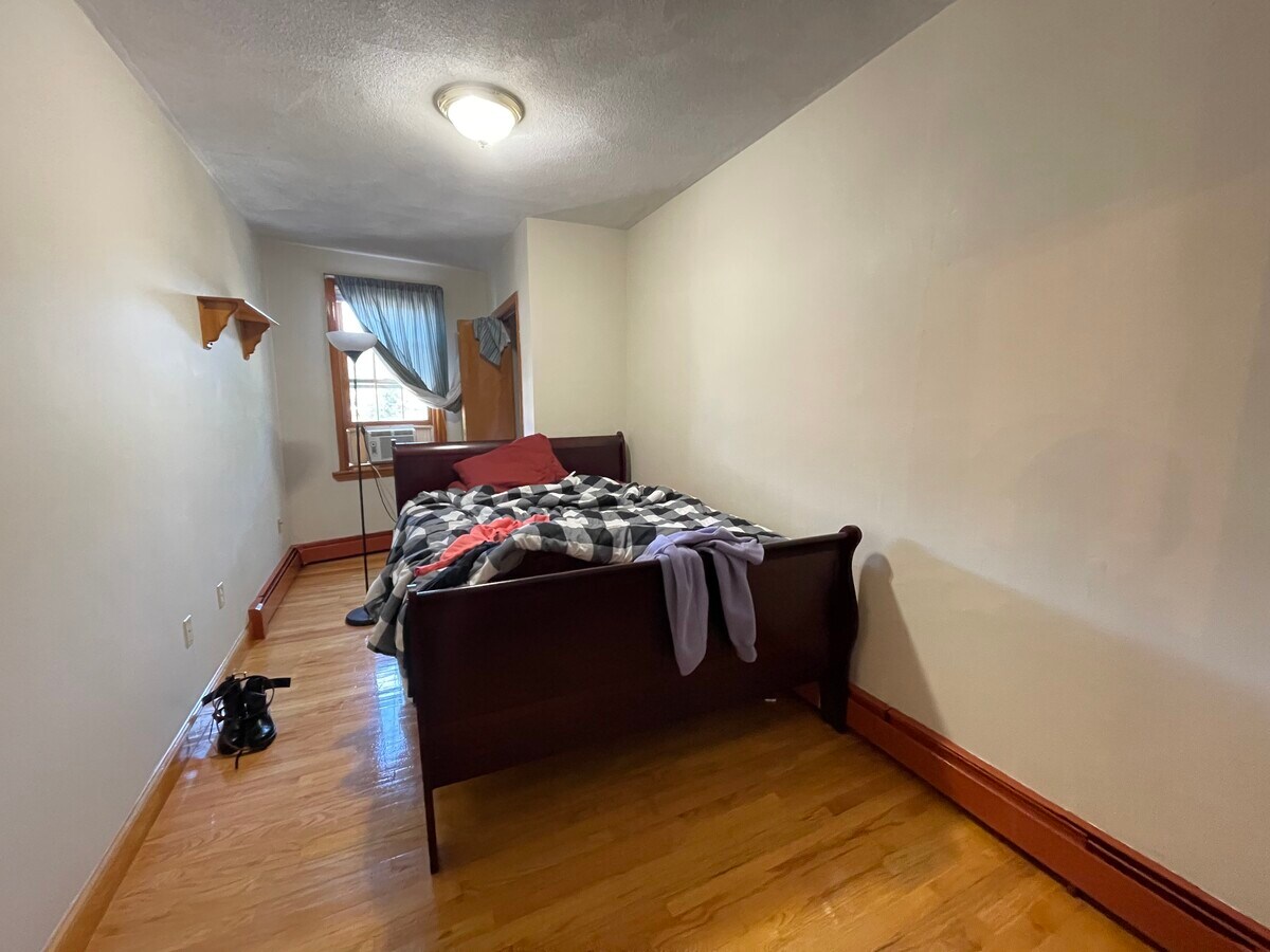 Photo - 1124 Cambridge St