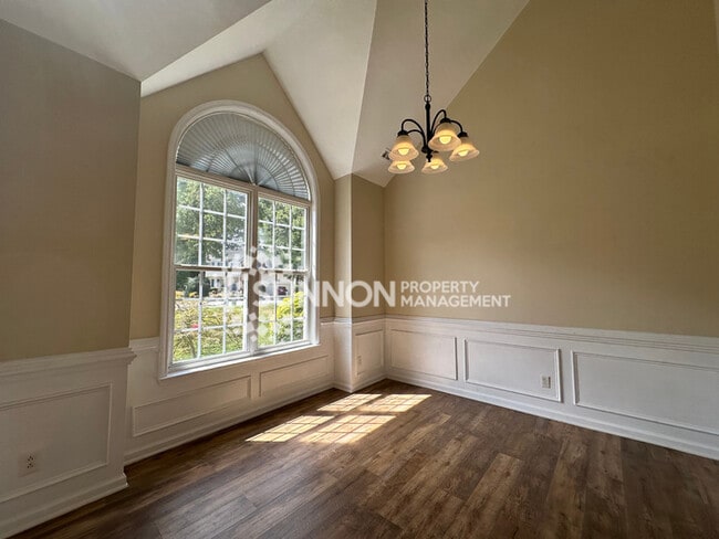 4 Bedroom Home Near Birkdale Village