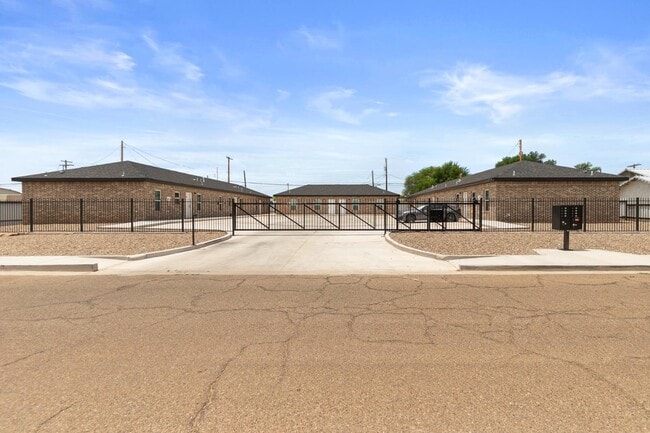 Photo - 708 West St
