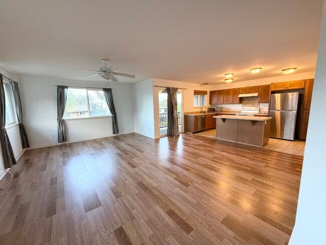 Building Photo - Available NOW – Beautiful Milo Court Townh...