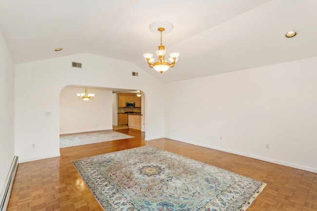 Photo - 130 N 7th St