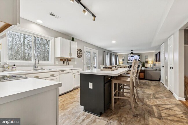 Photo - 14 Willow Glen Ct