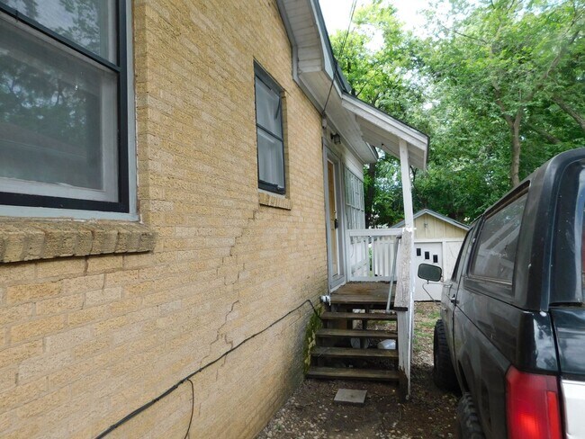 Photo - Hu Properties1 (317 W 35th St) Unidad B