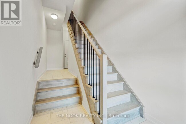 Photo - 2550 Castlegate Crossing