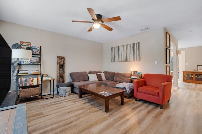 Photo - 242 Lake Ella Dr