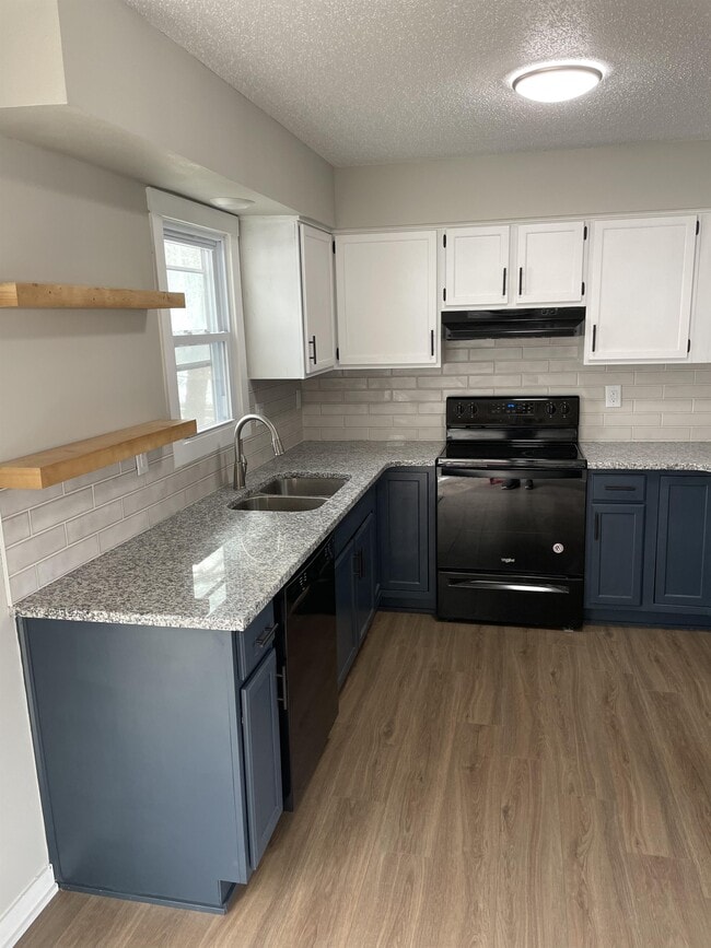 Photo - 817 SE Hackley Ave