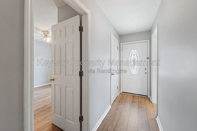 Photo - 107 Stonington Ln SW