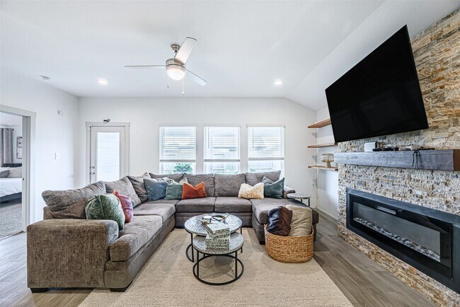 Photo - 246 Dusty Bridle Ln