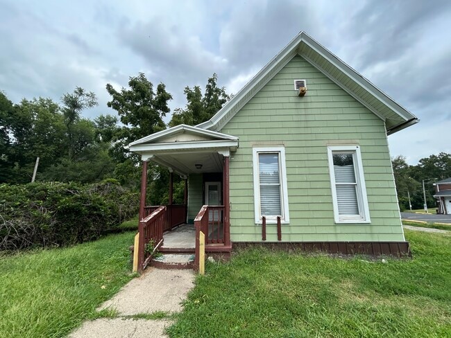 Building Photo - 511 N Jackson St Rental