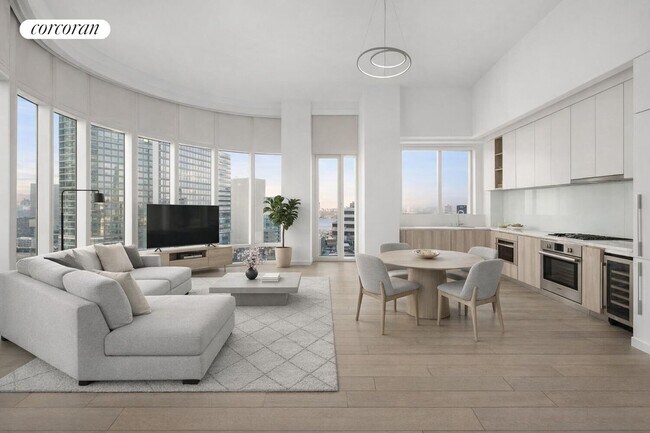 Photo - 555 W 43rd St