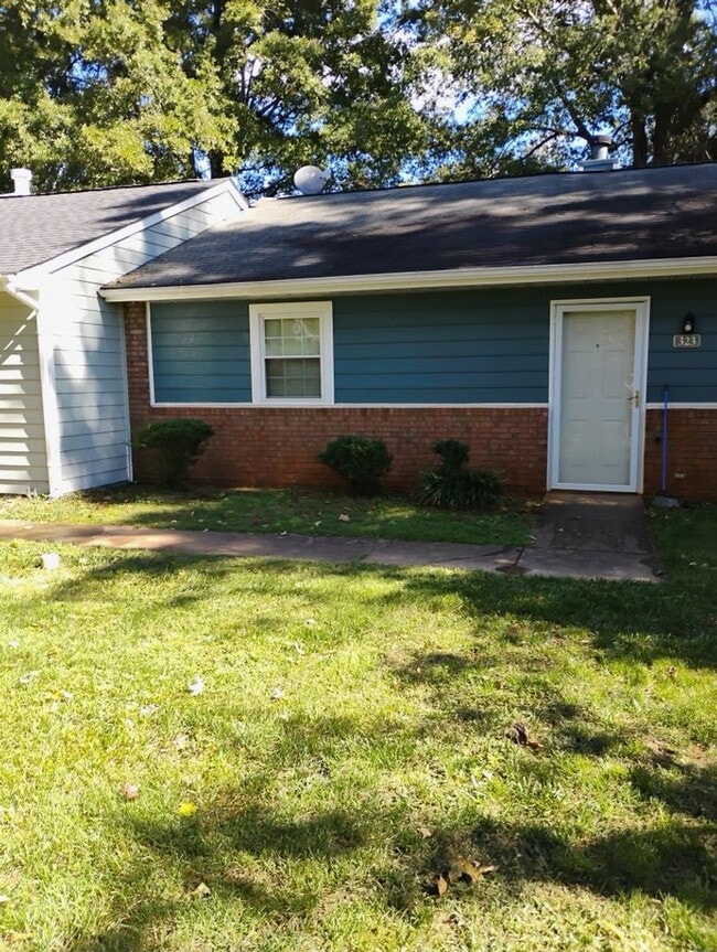Building Photo - 323 Kentucky Dr