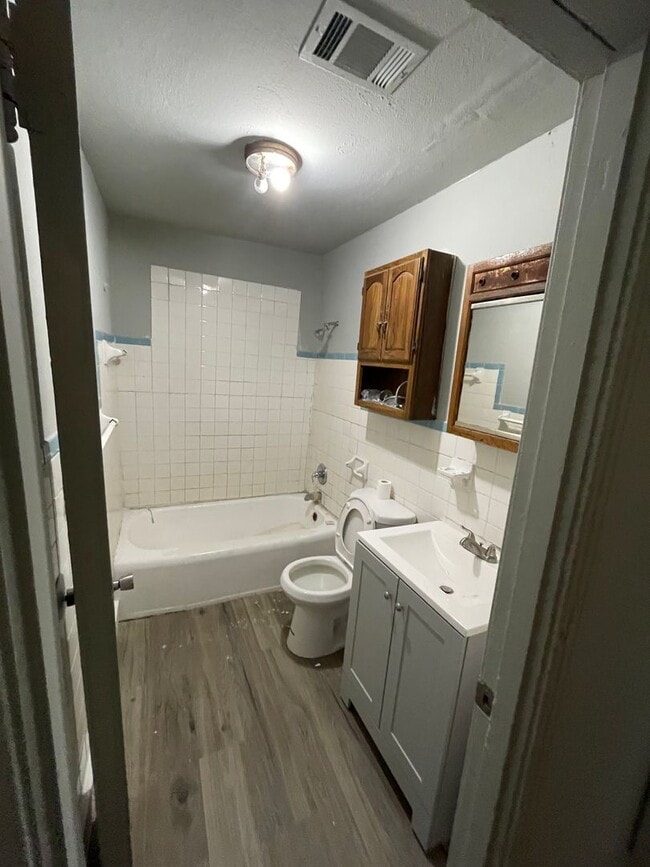Photo - 1303 Warner now available for lease! 3 bed...