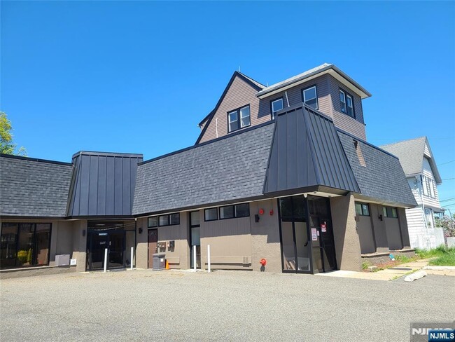 Building Photo - 35 Pangborn Pl Unit 35 Rental