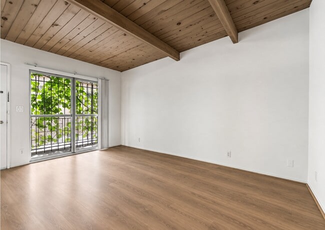 826 S Grand View St Unit 7